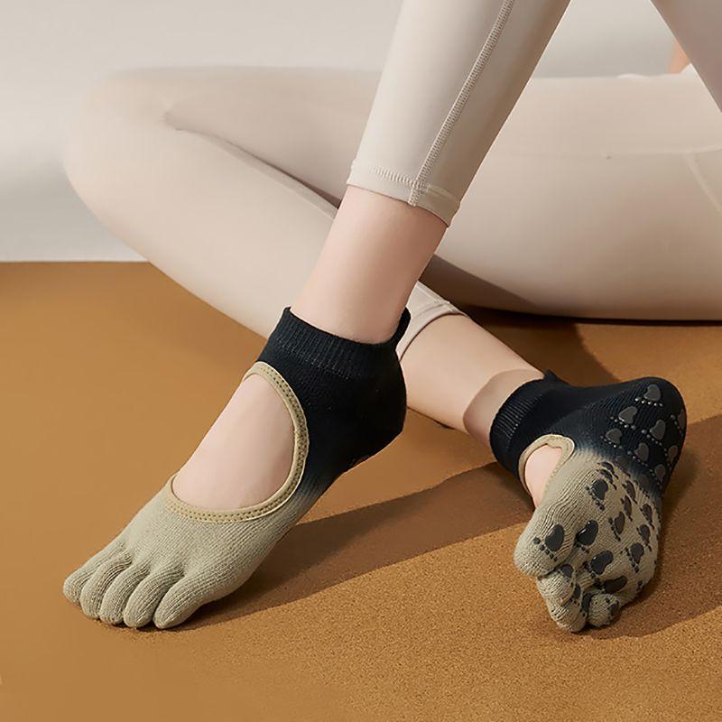 Women s Short Tube Pilates Five-Finger Socks Professional Non-Slip Yoga Socks Indoor Special Gradient Color Cotton Toe Socks Accessible Luxury Green Black
Women s Short Tube Pilates Five-Finger Socks Professional Non-Slip Yoga Socks Indoor Special Gradient Color Cotton Toe Socks Accessible Luxury Green Black