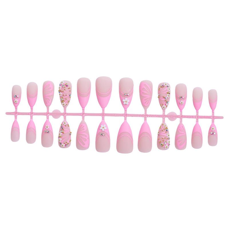 Миндальные накладные ногти «Бабочка»: Ручной французский маникюр с розовыми наклейками в виде цветов
Миндальные накладные ногти «Бабочка»: Ручной французский маникюр с розовыми наклейками в виде цветов