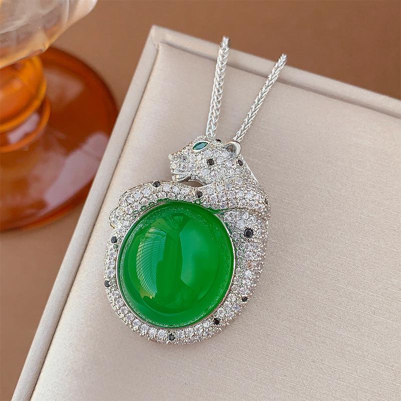 Jewelry Simulation Red Corundum Blue Spinel Plain Surface Retro Leopard Pendant Main Stone 18 * 20
Jewelry Simulation Red Corundum Blue Spinel Plain Surface Retro Leopard Pendant Main Stone 18 * 20