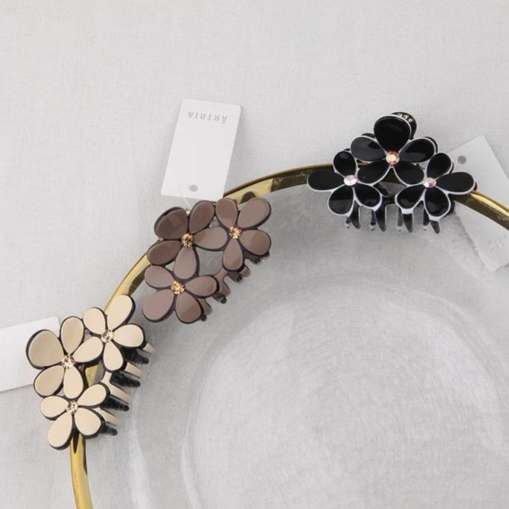 Atria Petal Three-Half Head Acrylic Clip-On PinOSHHPIN0007
Atria Petal Three-Half Head Acrylic Clip-On PinOSHHPIN0007