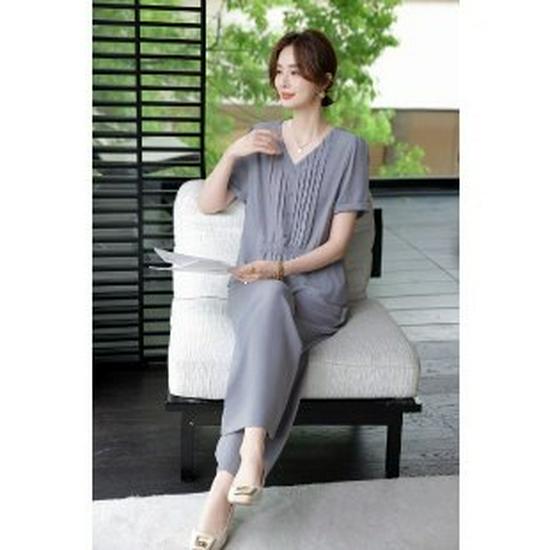 Elegant Mother s Summer Outfit: Dignified Short-Sleeve Top & Wide-Leg Pants Set for Middle-Aged & Elderly Women 2XL сірий колір/синій
Elegant Mother s Summer Outfit: Dignified Short-Sleeve Top & Wide-Leg Pants Set for Middle-Aged & Elderly Women 2XL сірий колір/синій