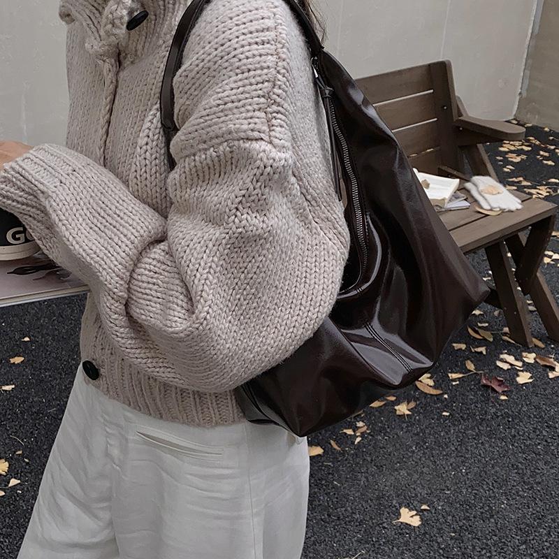 Korean Versatile Solid Color Tote Bag: Women s Fashion, Commute, Large Capacity кавовий
Korean Versatile Solid Color Tote Bag: Women s Fashion, Commute, Large Capacity кавовий