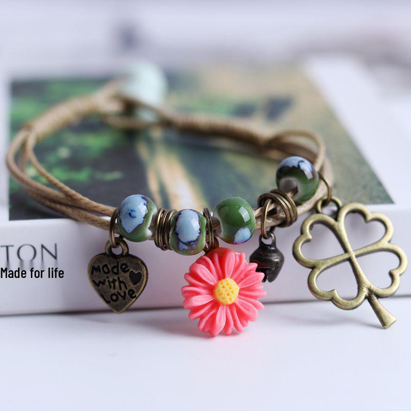 Этнический парный браслет с ромашками, с керамической подвеской и фарфоровыми бусинами - украшение своими руками для женщин и девушек
Этнический парный браслет с ромашками, с керамической подвеской и фарфоровыми бусинами - украшение своими руками для женщин и девушек