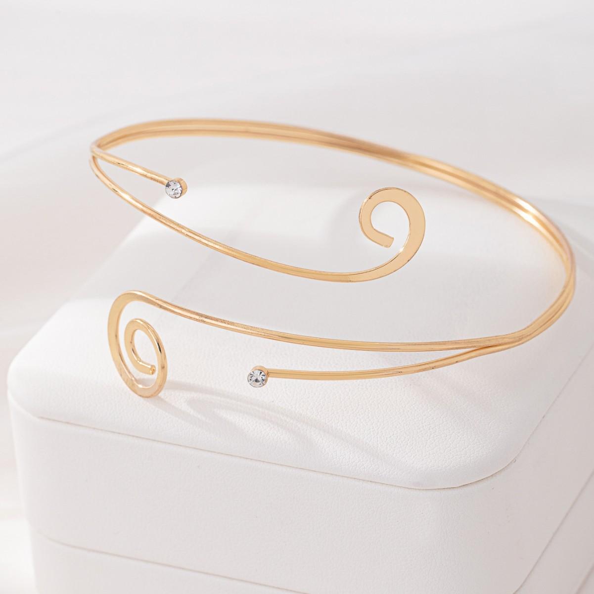 Exaggerated Five-Star Female Metal Arm Bracelet Tribal Style Inlay Engraved Pattern Retro Jewelry золотий
Exaggerated Five-Star Female Metal Arm Bracelet Tribal Style Inlay Engraved Pattern Retro Jewelry золотий