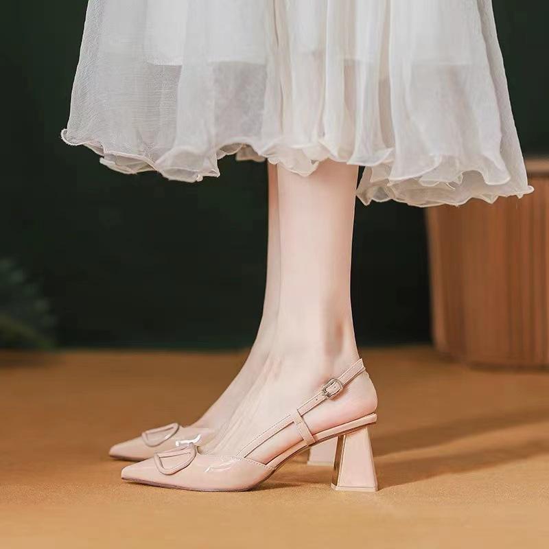 French pointed high heels women s 2025 new summer empty buckle bag head thick heel small size cut men s high heels 35
French pointed high heels women s 2025 new summer empty buckle bag head thick heel small size cut men s high heels 35