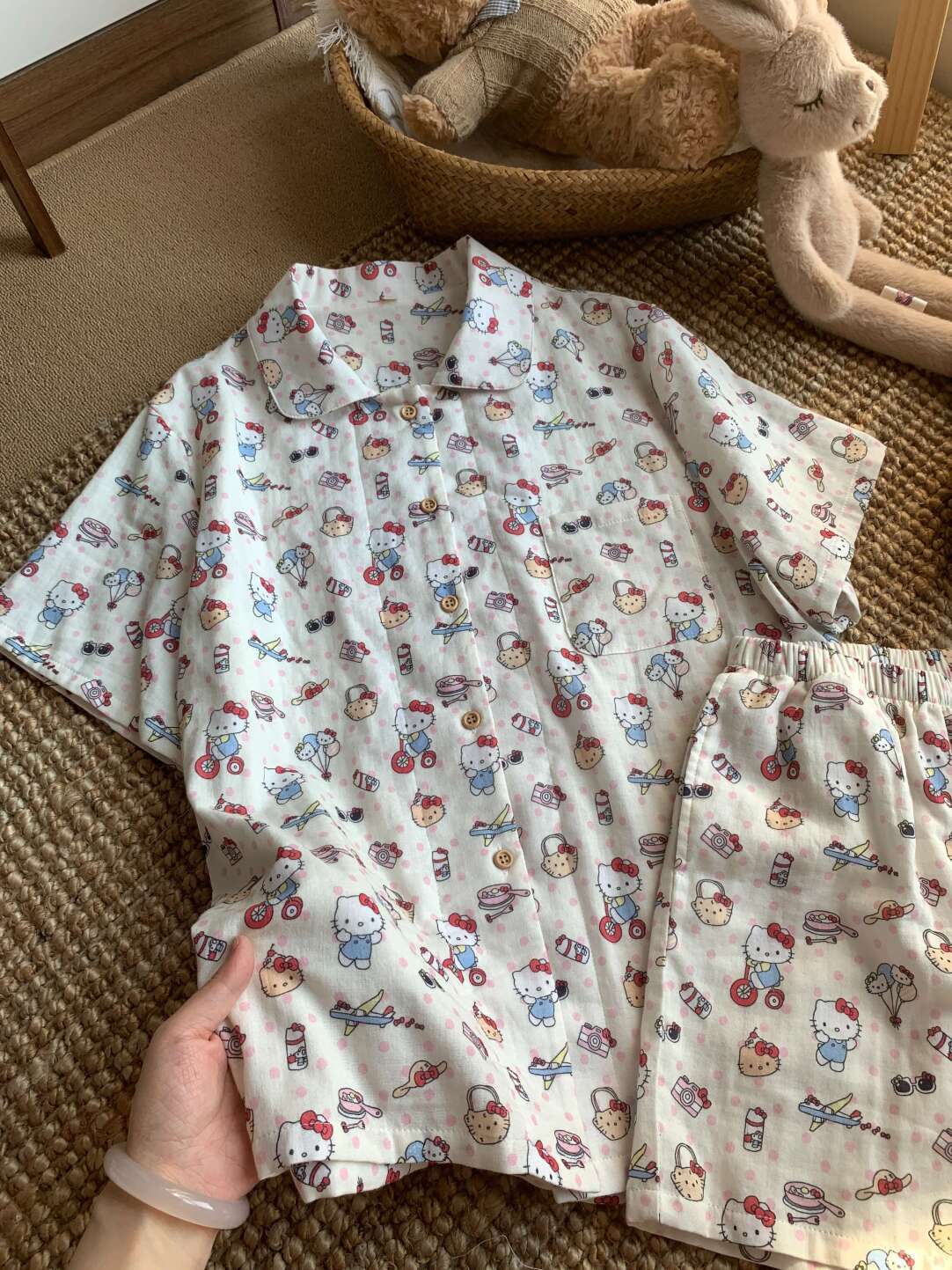 New full print Hello Kitty pajamas women s summer short-sleeved shorts cardigan two-piece girl cartoon loungewear S
New full print Hello Kitty pajamas women s summer short-sleeved shorts cardigan two-piece girl cartoon loungewear S