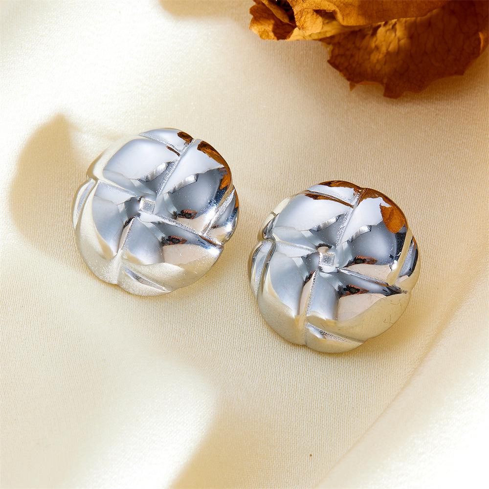 Chic European & American Luxury Titanium Steel Arc Earrings – Unique Design, Durable, Non-Fading
Chic European & American Luxury Titanium Steel Arc Earrings – Unique Design, Durable, Non-Fading