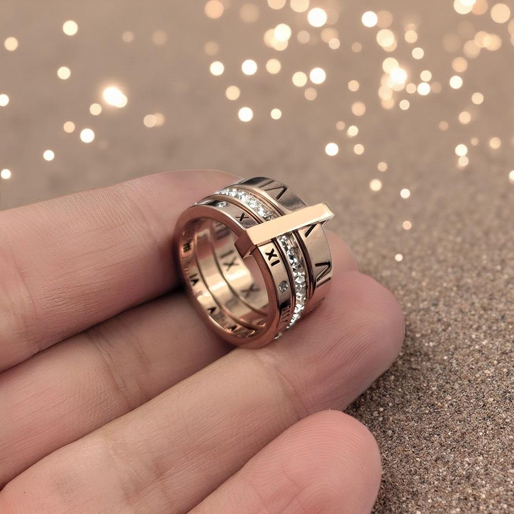 Titanium steel ring - three-in-one couple ring - Roman hollowed-out ring Zircon Couple Ring 11 рожевий колір золота
Titanium steel ring - three-in-one couple ring - Roman hollowed-out ring Zircon Couple Ring 11 рожевий колір золота