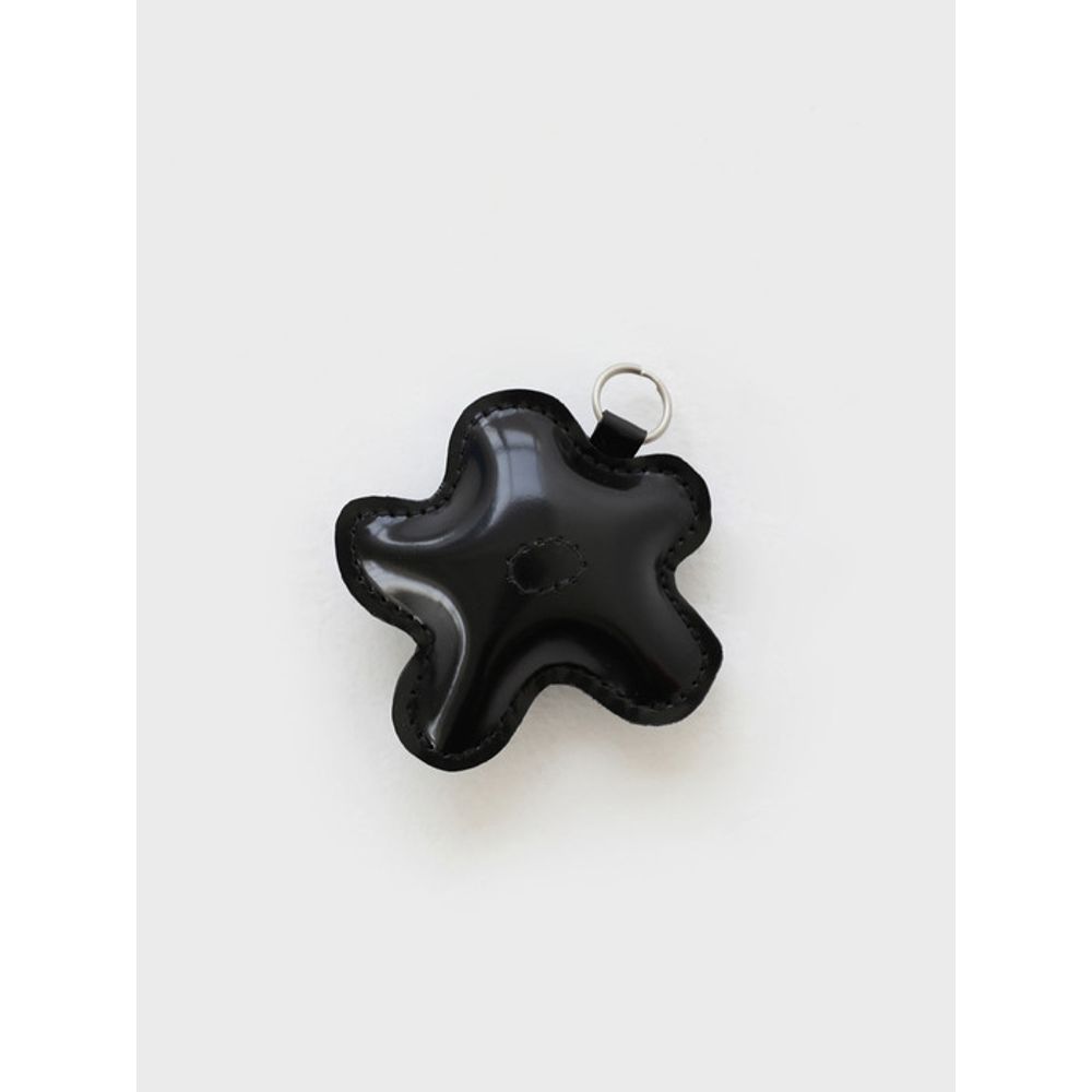 ZISOO LEATHER KEYRING - FLOWER black
ZISOO LEATHER KEYRING - FLOWER black