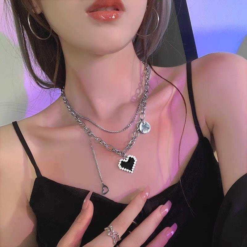 Niche design double-layer stacked with black love necklace female versatile simple letter pendant hip-hop collarbone chain
Niche design double-layer stacked with black love necklace female versatile simple letter pendant hip-hop collarbone chain