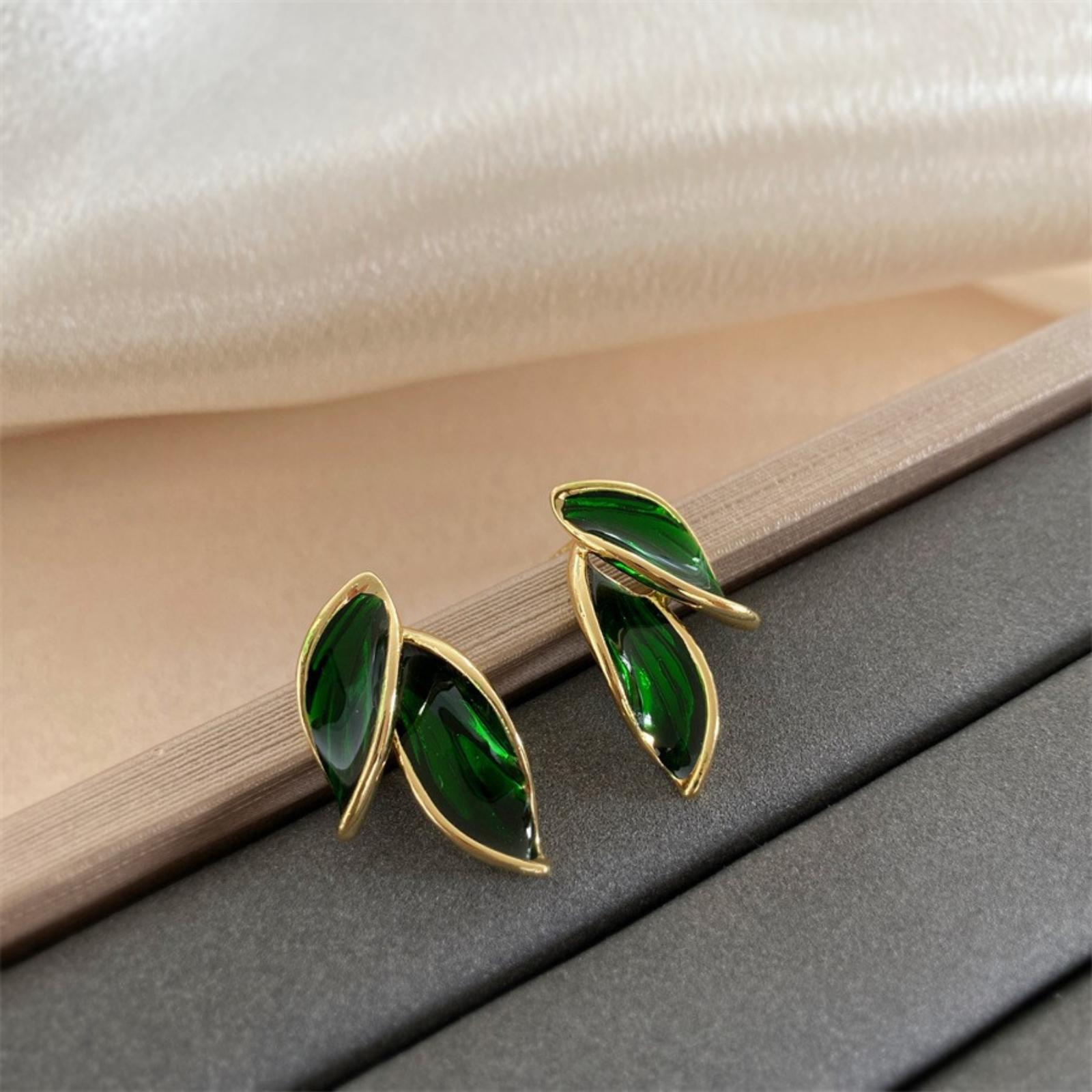 Minimalist Fashion Earrings Lightweight Durable Hypoallergenic Design Suitable for Everyday Wear and Special Occasions Simple Geometric Style One Size зелений
Minimalist Fashion Earrings Lightweight Durable Hypoallergenic Design Suitable for Everyday Wear and Special Occasions Simple Geometric Style One Size зелений