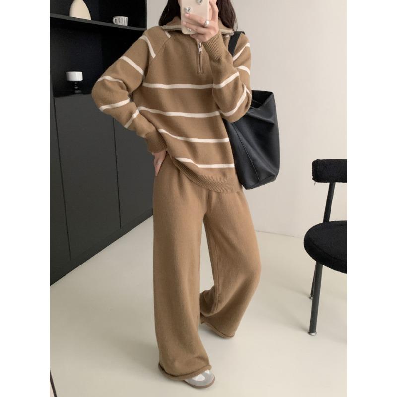 Женский осенне-зимний трикотажный костюм в полоску с застежкой-молнией на лацкан one size fits all хаки
Женский осенне-зимний трикотажный костюм в полоску с застежкой-молнией на лацкан one size fits all хаки