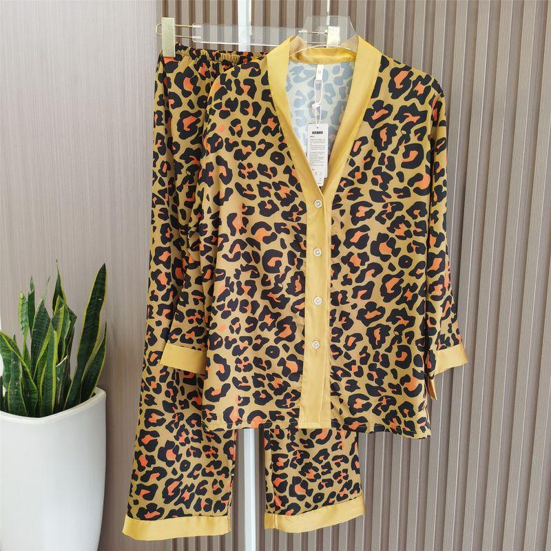 2023 New Arrival Spring and Autumn Pajamas Women s Cardigan Silk Ladies Long Sleeves Home Wear Silk Black Peony Flower Two-piece Set Yellow XL
2023 New Arrival Spring and Autumn Pajamas Women s Cardigan Silk Ladies Long Sleeves Home Wear Silk Black Peony Flower Two-piece Set Yellow XL