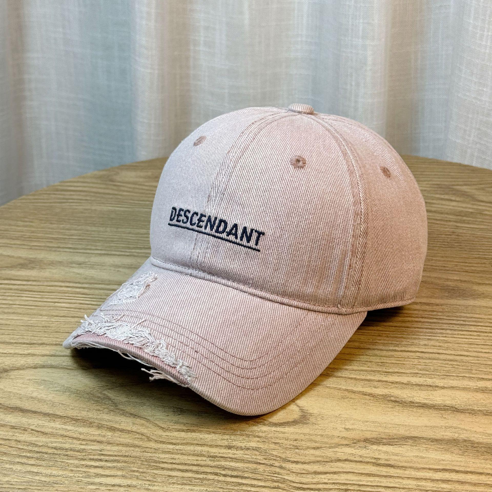 Korean-style letter embroidery solid color frayed baseball cap for men and women, couple s style, enlarged and widened, versatile sun-shading cap Adult54-60Adjustable рожевий
Korean-style letter embroidery solid color frayed baseball cap for men and women, couple s style, enlarged and widened, versatile sun-shading cap Adult54-60Adjustable рожевий