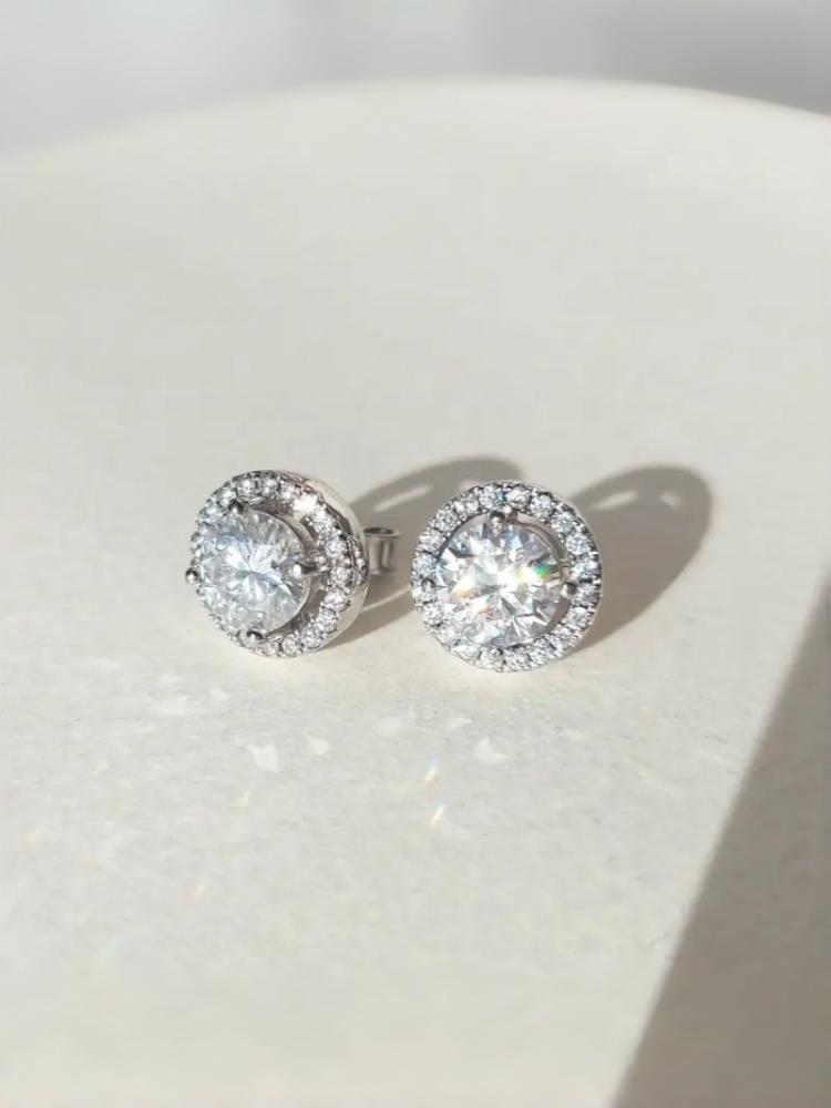 VOGRAC Classic Women s Stud Earrings Gold Color/Silver Color Crystal Cubic Zirconia Exquisite Female Earrings Versatile Jewelry
VOGRAC Classic Women s Stud Earrings Gold Color/Silver Color Crystal Cubic Zirconia Exquisite Female Earrings Versatile Jewelry