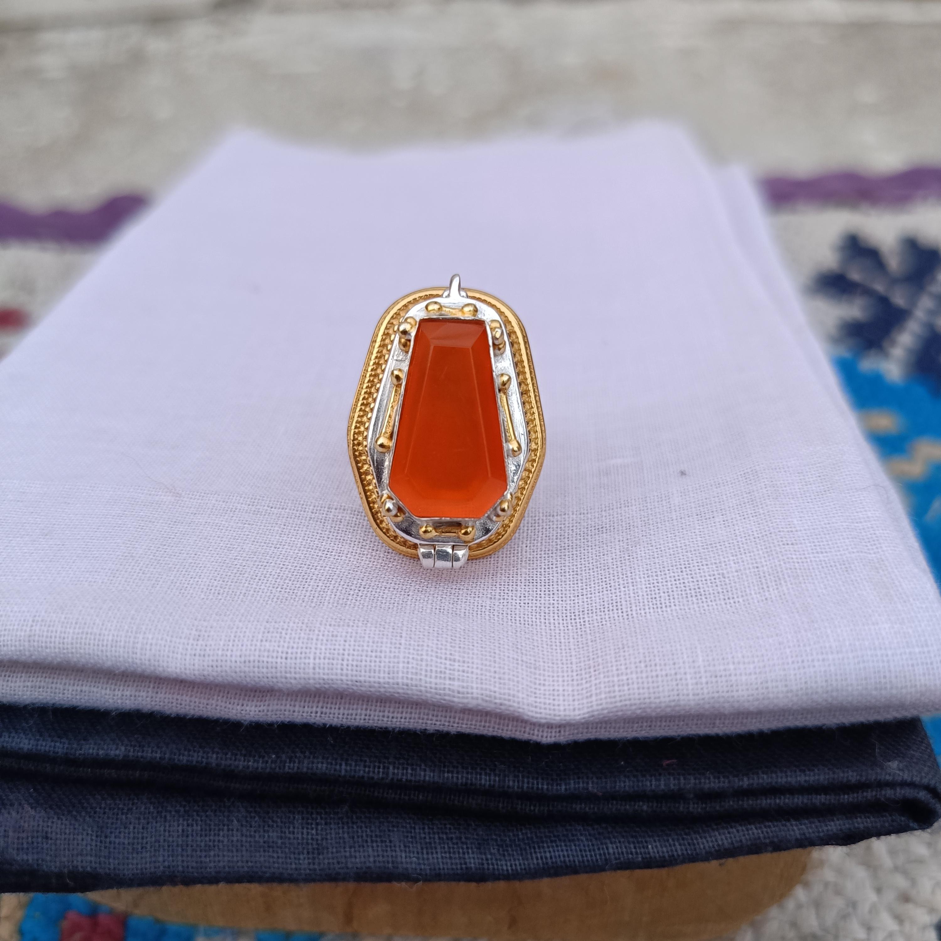 Red Glass Coffin Poison Ring ,Handmade Poison Ring, two tone poison ring ,Locket Poison Ring Pill Box Poison Ring ,Mother Day Gift,, 6 червоний
Red Glass Coffin Poison Ring ,Handmade Poison Ring, two tone poison ring ,Locket Poison Ring Pill Box Poison Ring ,Mother Day Gift,, 6 червоний