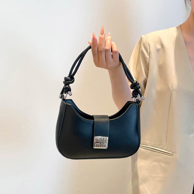 Повседневная сумка под мышкой универсальная простая однотонная женская модная личность ретро осенняя новая легкая сумка на плечо чёрный