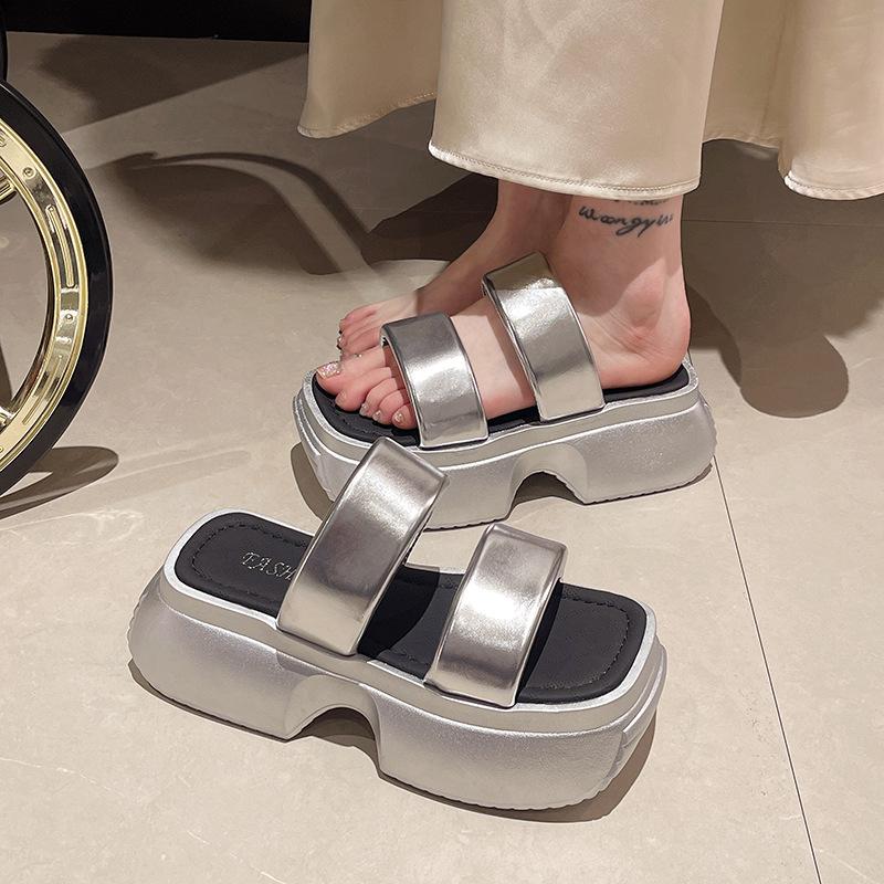 Slippers outer wear women s spring summer 2024 new fashionable versatile small muffin thick bottom non-slip casual cool slippers 39 срібний
Slippers outer wear women s spring summer 2024 new fashionable versatile small muffin thick bottom non-slip casual cool slippers 39 срібний