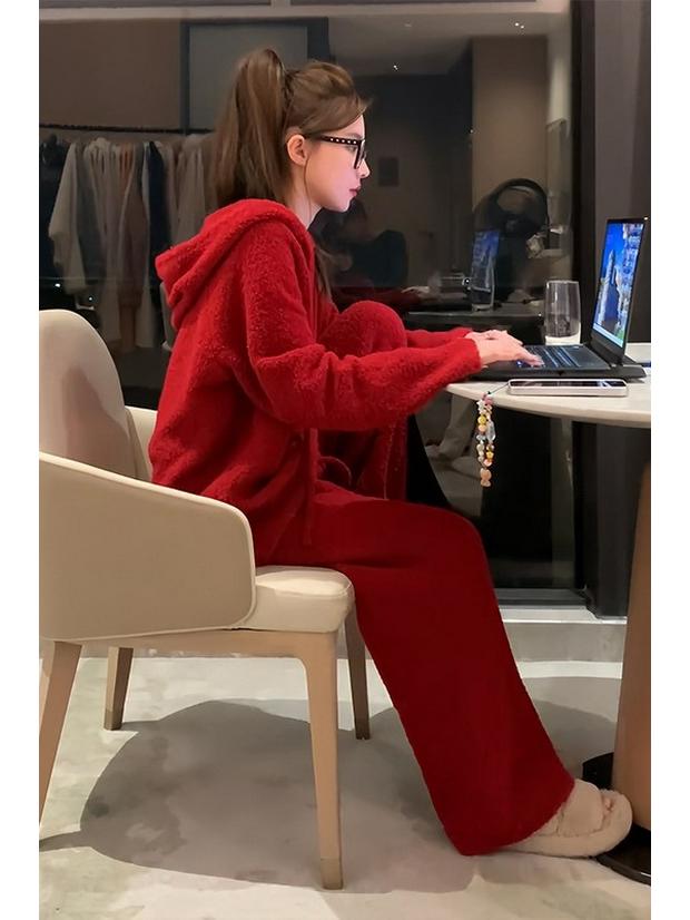 Women s Trendy Red Lambswool Hooded Suit: Winter 2026 Loose Casual Fleece Two-Piece Set for Warmth Small
Women s Trendy Red Lambswool Hooded Suit: Winter 2026 Loose Casual Fleece Two-Piece Set for Warmth Small