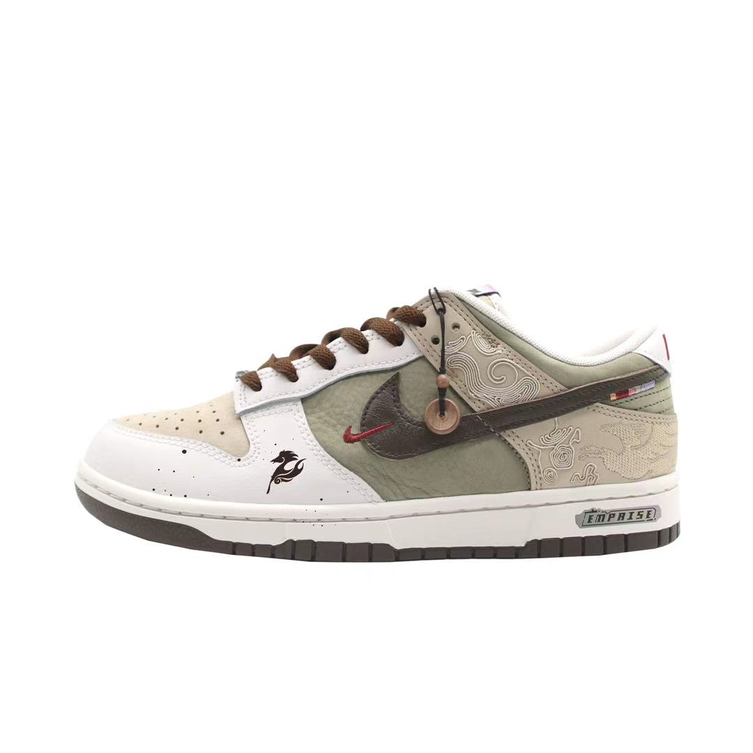 Nike Dunk Horse Year Limited, Unbridled Collection, Spring Encounter, New Year Edition Synthetic Leather IQ1118-220(Team377-) 44.5
Nike Dunk Horse Year Limited, Unbridled Collection, Spring Encounter, New Year Edition Synthetic Leather IQ1118-220(Team377-) 44.5