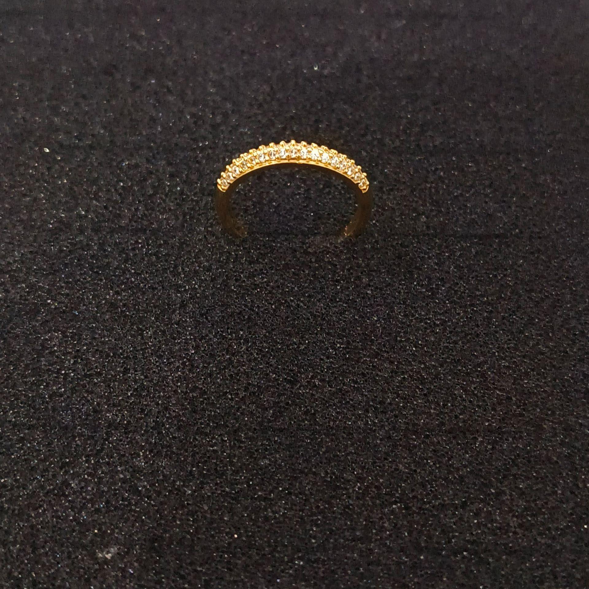 Light Luxury High-End Shining Zircon Diamond Ring, Women S Niche Unique Exquisite Index Finger Ring, High-End Versatile Ring copper material
Light Luxury High-End Shining Zircon Diamond Ring, Women S Niche Unique Exquisite Index Finger Ring, High-End Versatile Ring copper material