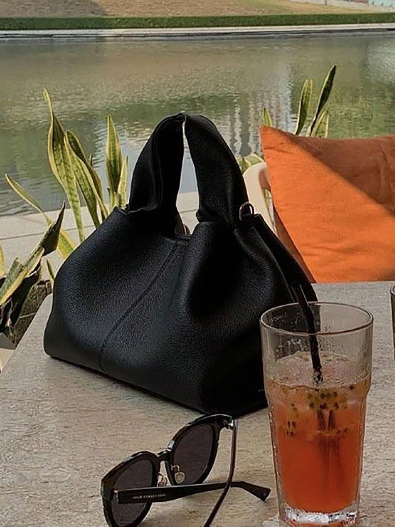 Stylish and simple polene cloud bag light luxury French dumpling bag European and American retro high-end portable messenger bag
Stylish and simple polene cloud bag light luxury French dumpling bag European and American retro high-end portable messenger bag