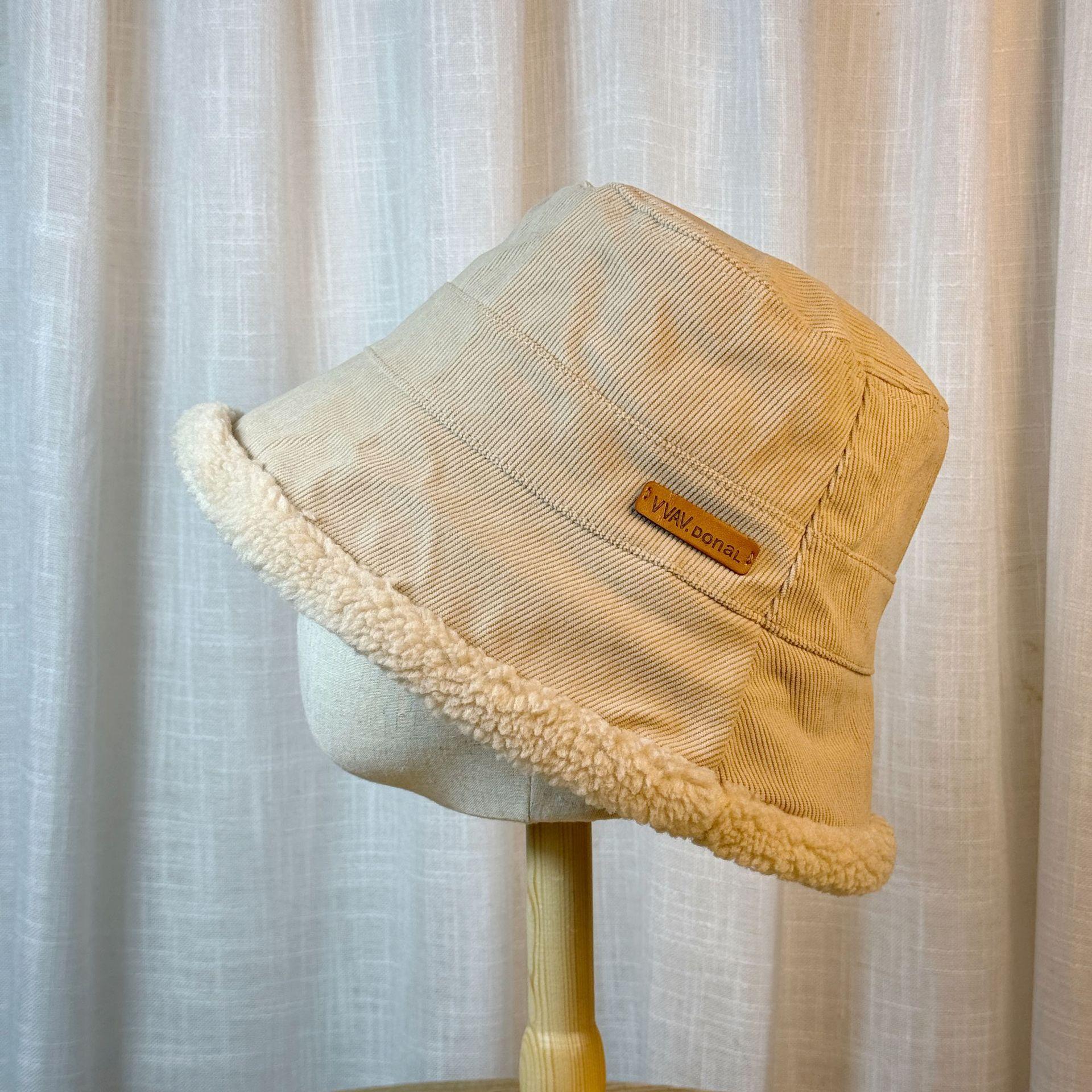 Рыбацкая шляпа для женщин на осень и зиму, универсальная, подчеркивающая лицо, шляпа-ведро с маленькими полями, утолщенная, теплая, ветрозащитная и холодостойкая one size
Рыбацкая шляпа для женщин на осень и зиму, универсальная, подчеркивающая лицо, шляпа-ведро с маленькими полями, утолщенная, теплая, ветрозащитная и холодостойкая one size