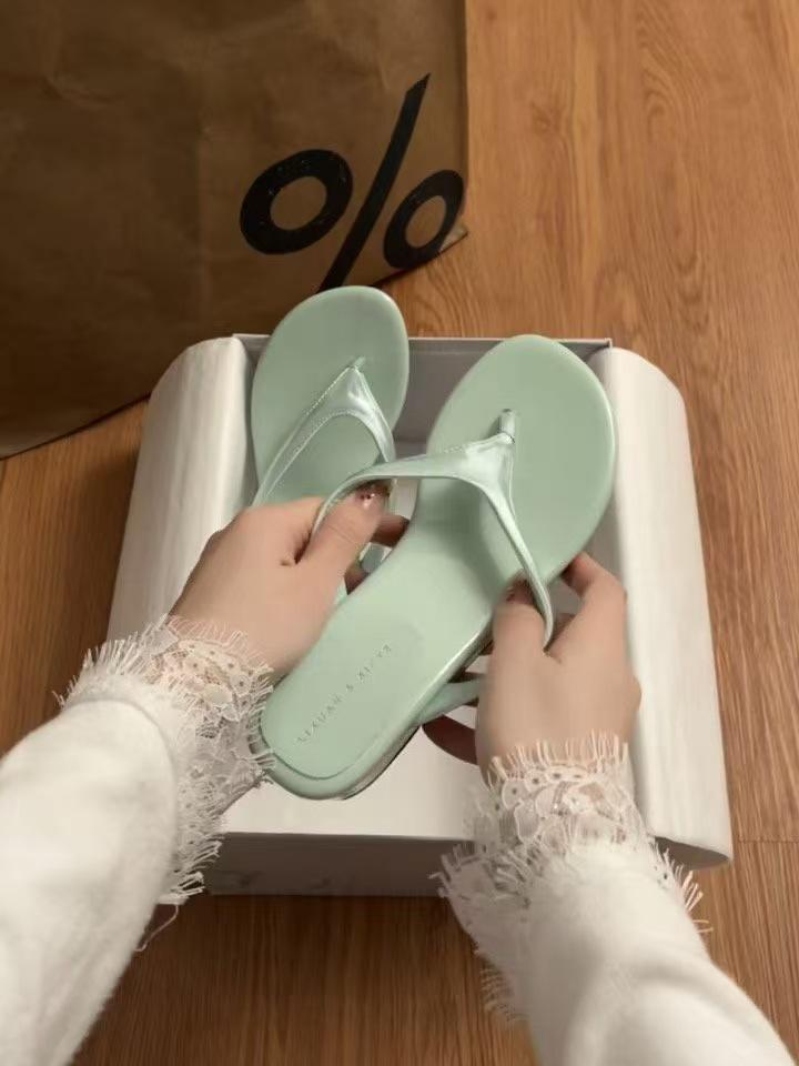 French slope heel pinch foot cool slippers women s high-end outer wear 2025 new fairy style flip-flops summer skirt 35 зелёный
French slope heel pinch foot cool slippers women s high-end outer wear 2025 new fairy style flip-flops summer skirt 35 зелёный