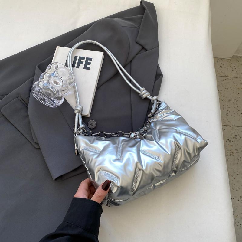 Stylish Casual Women s Shoulder Bag In Black Beige Gold Silver With Trendy Design Features срібний
Stylish Casual Women s Shoulder Bag In Black Beige Gold Silver With Trendy Design Features срібний