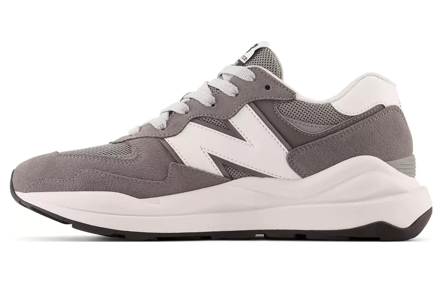 57/40 New Balance Castlerock M5740VPB 42.5
57/40 New Balance Castlerock M5740VPB 42.5