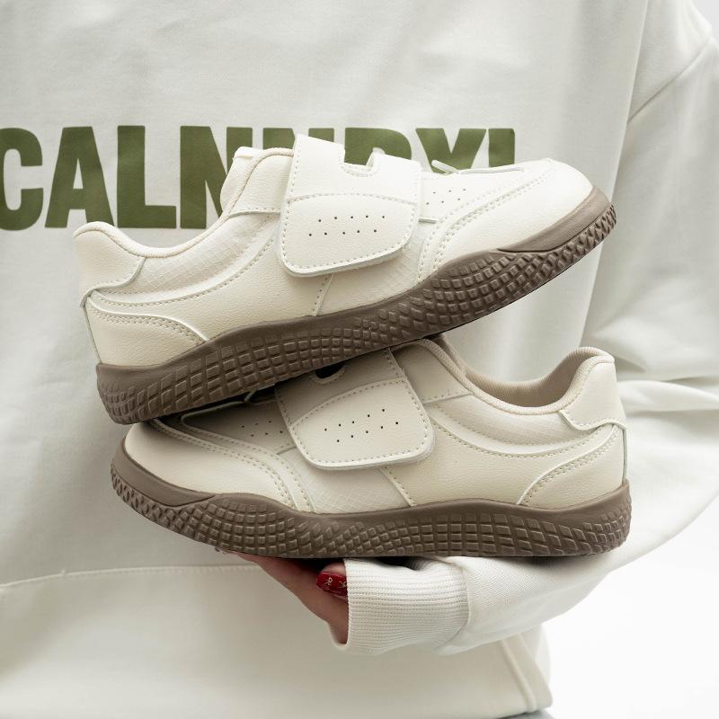 Женская обувь на толстой подошве на липучке, универсальная белая обувь, обувь с кожаными вставками, повседневная модная спортивная обувь 40
Женская обувь на толстой подошве на липучке, универсальная белая обувь, обувь с кожаными вставками, повседневная модная спортивная обувь 40