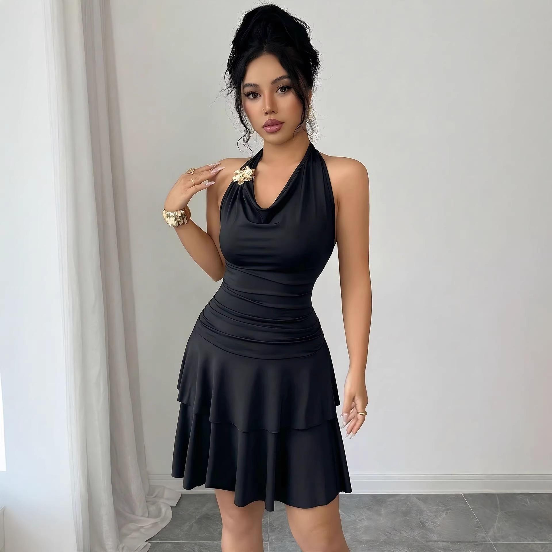 European and American summer new hot-selling black neck metal buckle pleated thin hip-wrapped dress XXL чорний
European and American summer new hot-selling black neck metal buckle pleated thin hip-wrapped dress XXL чорний