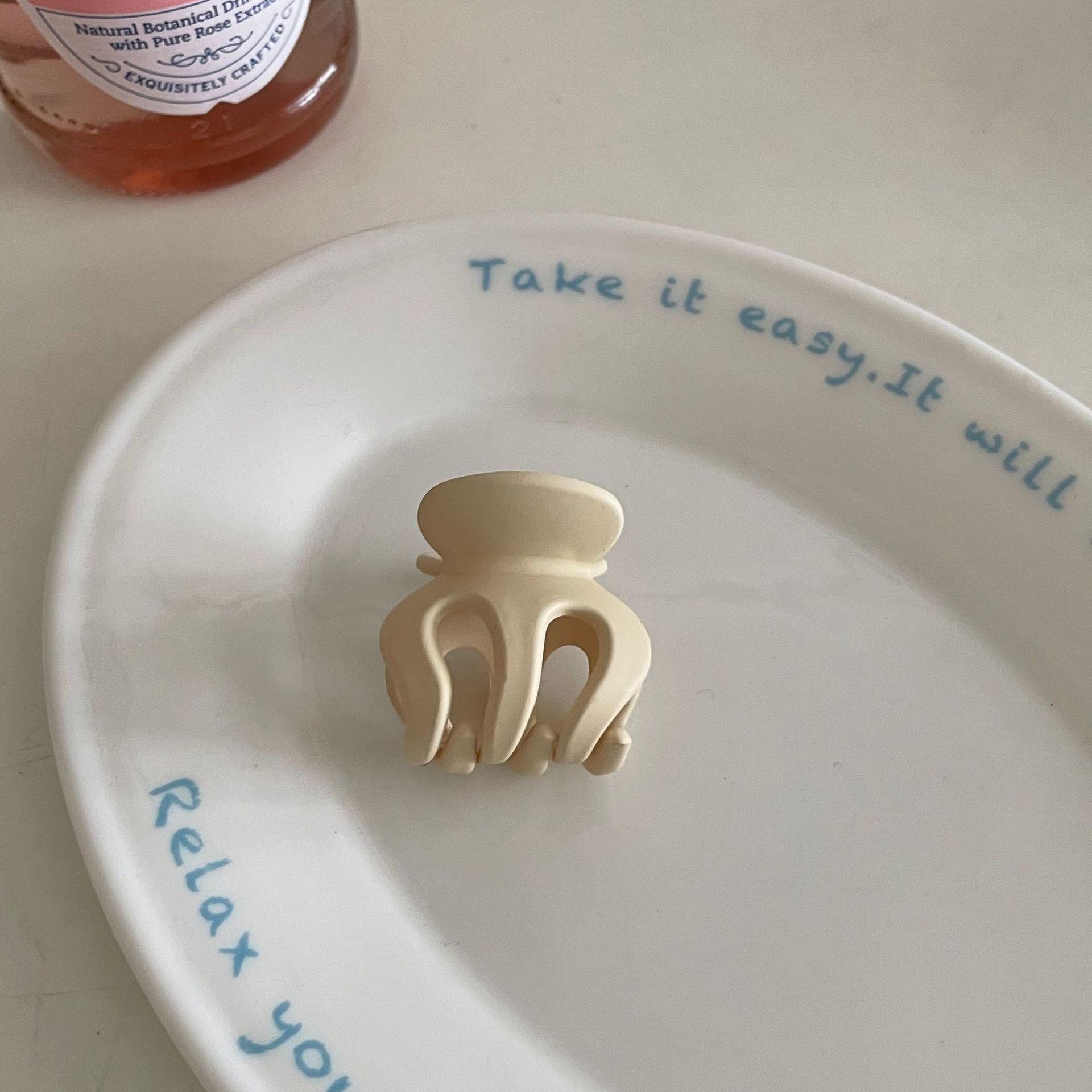 Красочный маленький зажим-краб для волос макарон для женщин - Идеально подходит для высоких хвостов, челок и причесок.
Красочный маленький зажим-краб для волос макарон для женщин - Идеально подходит для высоких хвостов, челок и причесок.