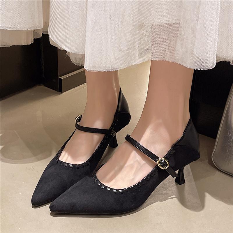 Модные туфли-лодочки на kitten heel с заостренным носком, однотонные, с флисовой подкладкой, на одной ремешке, с мягкой подошвой, противоскользящие, износостойкие, низкие 35 чёрный
Модные туфли-лодочки на kitten heel с заостренным носком, однотонные, с флисовой подкладкой, на одной ремешке, с мягкой подошвой, противоскользящие, износостойкие, низкие 35 чёрный