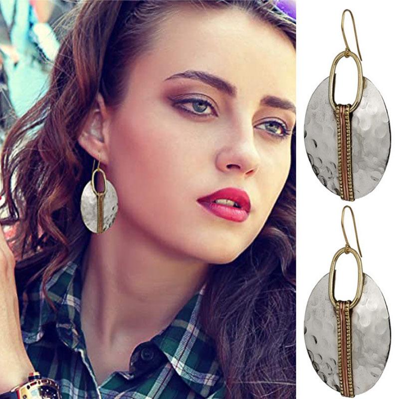 Европейская и американская мода ретро преувеличенные двухцветные серьги женские модные коктейльные аксессуары 
Европейская и американская мода ретро преувеличенные двухцветные серьги женские модные коктейльные аксессуары