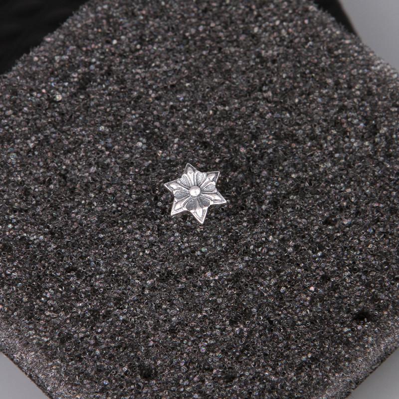 Винтажные серебряные серьги-гвоздики с крестом и цветком, гексаграммой в виде звезды Крофт, мужские и женские модные серьги в стиле панк с бриллиантами
Винтажные серебряные серьги-гвоздики с крестом и цветком, гексаграммой в виде звезды Крофт, мужские и женские модные серьги в стиле панк с бриллиантами