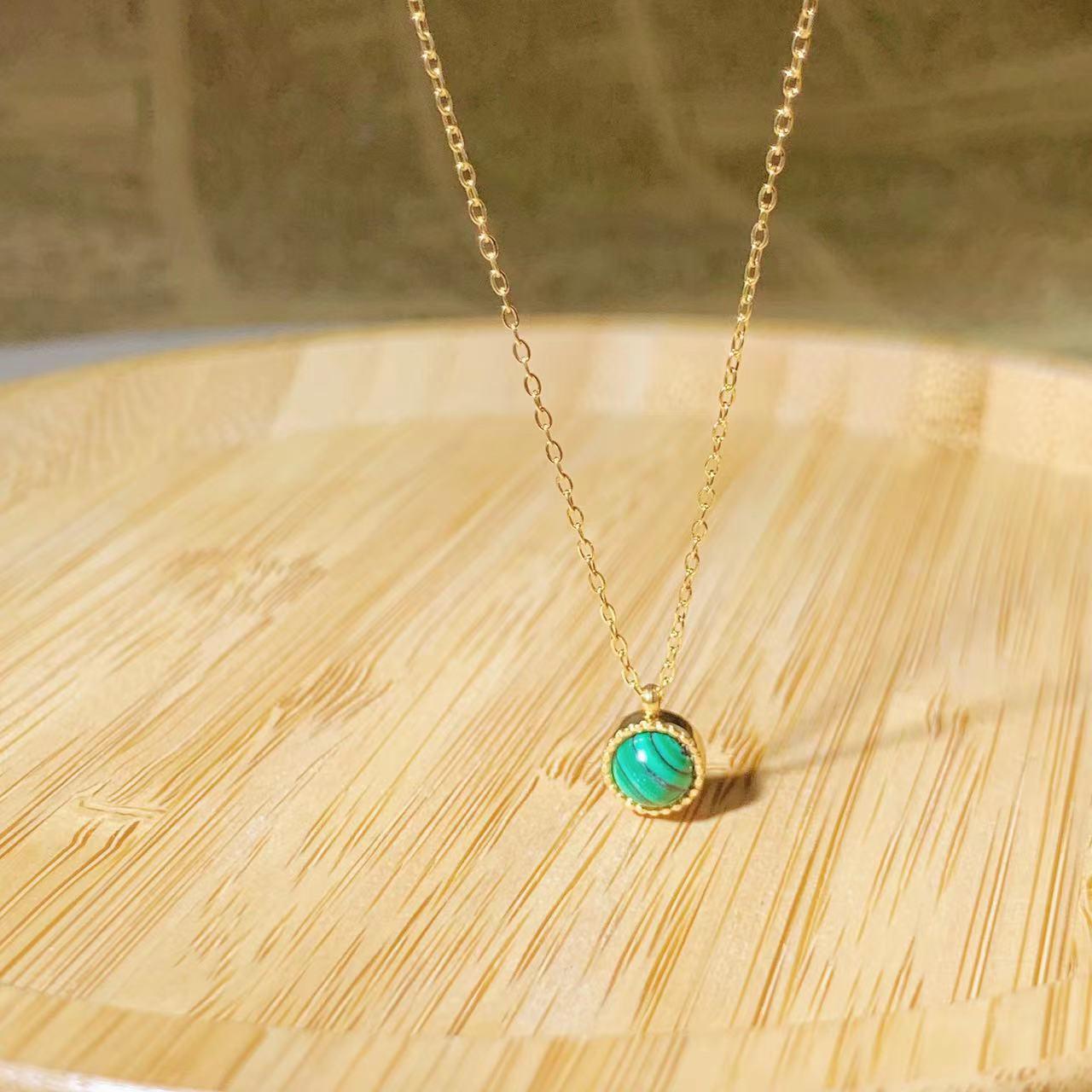 Ожерелье с круглым кулоном из нержавеющей стали с бирюзой - Элегантный дизайн из титановой стали для женщин
Ожерелье с круглым кулоном из нержавеющей стали с бирюзой - Элегантный дизайн из титановой стали для женщин