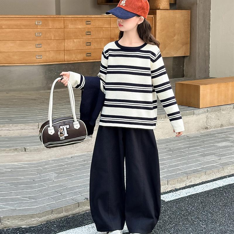 Girls Autumn 2025 Fashion Sweater Two-Piece Set 130cm
Girls Autumn 2025 Fashion Sweater Two-Piece Set 130cm