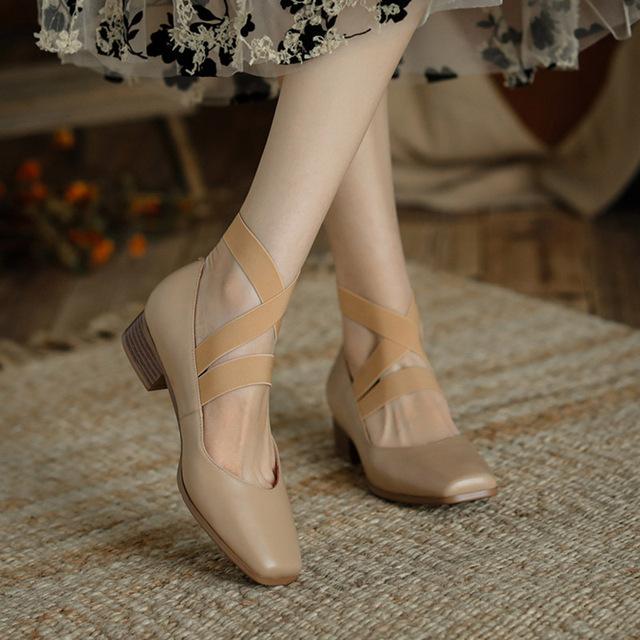 Жіночі туфлі-гладіатори на плоскій підошві з квадратним носком і зав’язаною гумкою. Жіночі одномісні туфлі. 39
Жіночі туфлі-гладіатори на плоскій підошві з квадратним носком і зав’язаною гумкою. Жіночі одномісні туфлі. 39