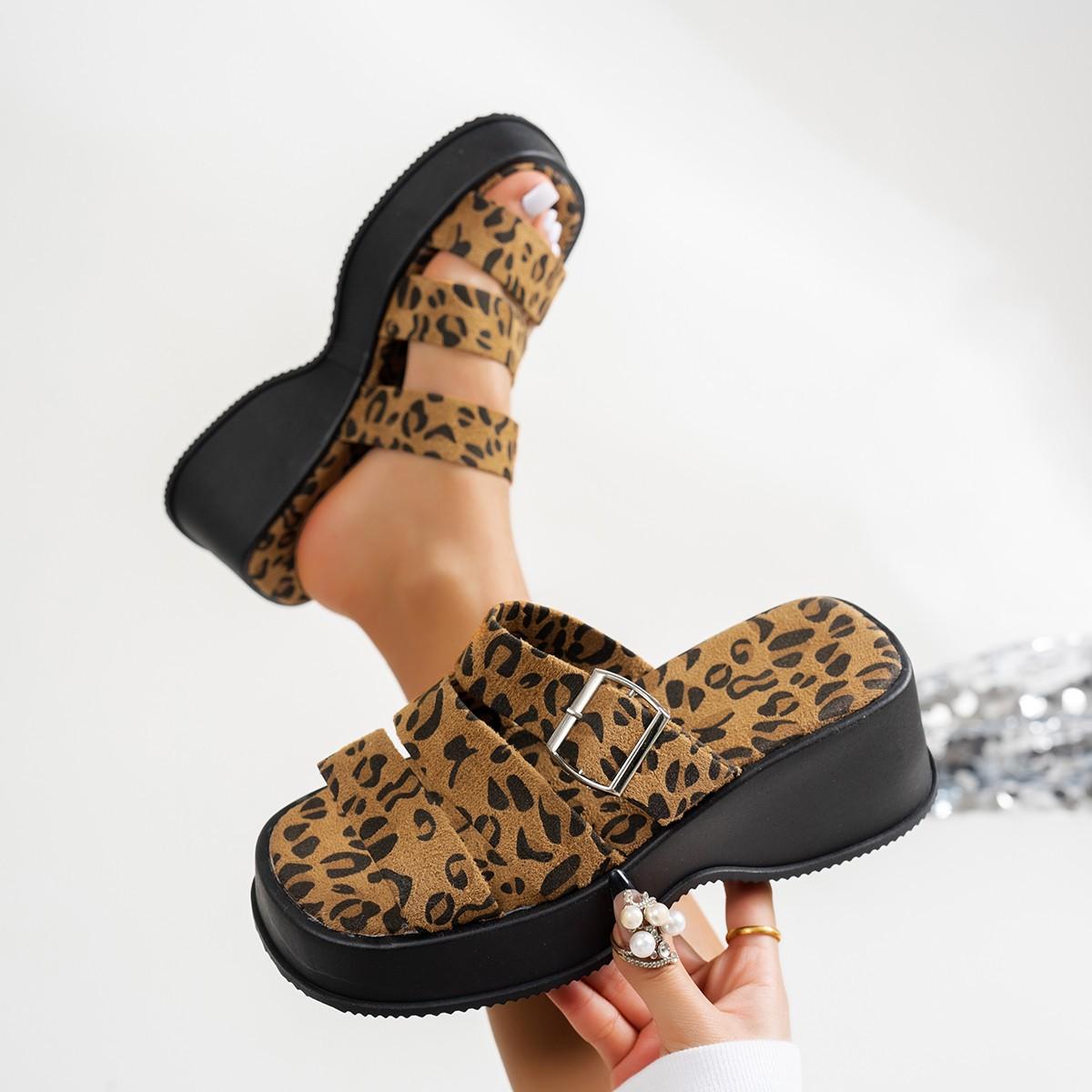 thick-soled leopard print slippers women s 2054 outer wear fashion trend large size one-character high-heeled slippers 36
thick-soled leopard print slippers women s 2054 outer wear fashion trend large size one-character high-heeled slippers 36