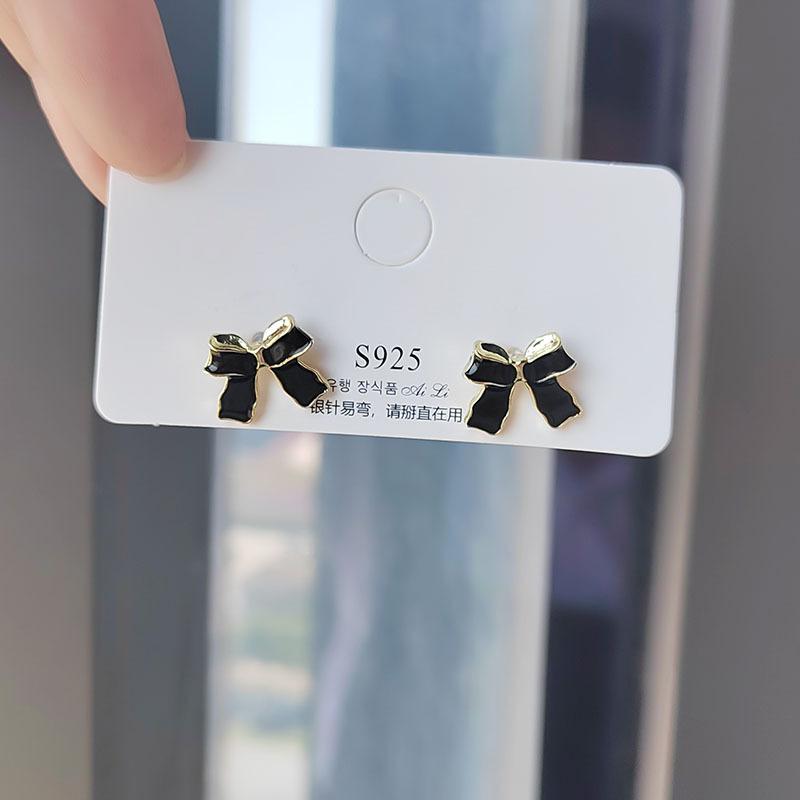 Черные серьги-гвоздики с бантиками, женские серьги в стиле ретро, высококачественный дизайн, серьги
Черные серьги-гвоздики с бантиками, женские серьги в стиле ретро, высококачественный дизайн, серьги