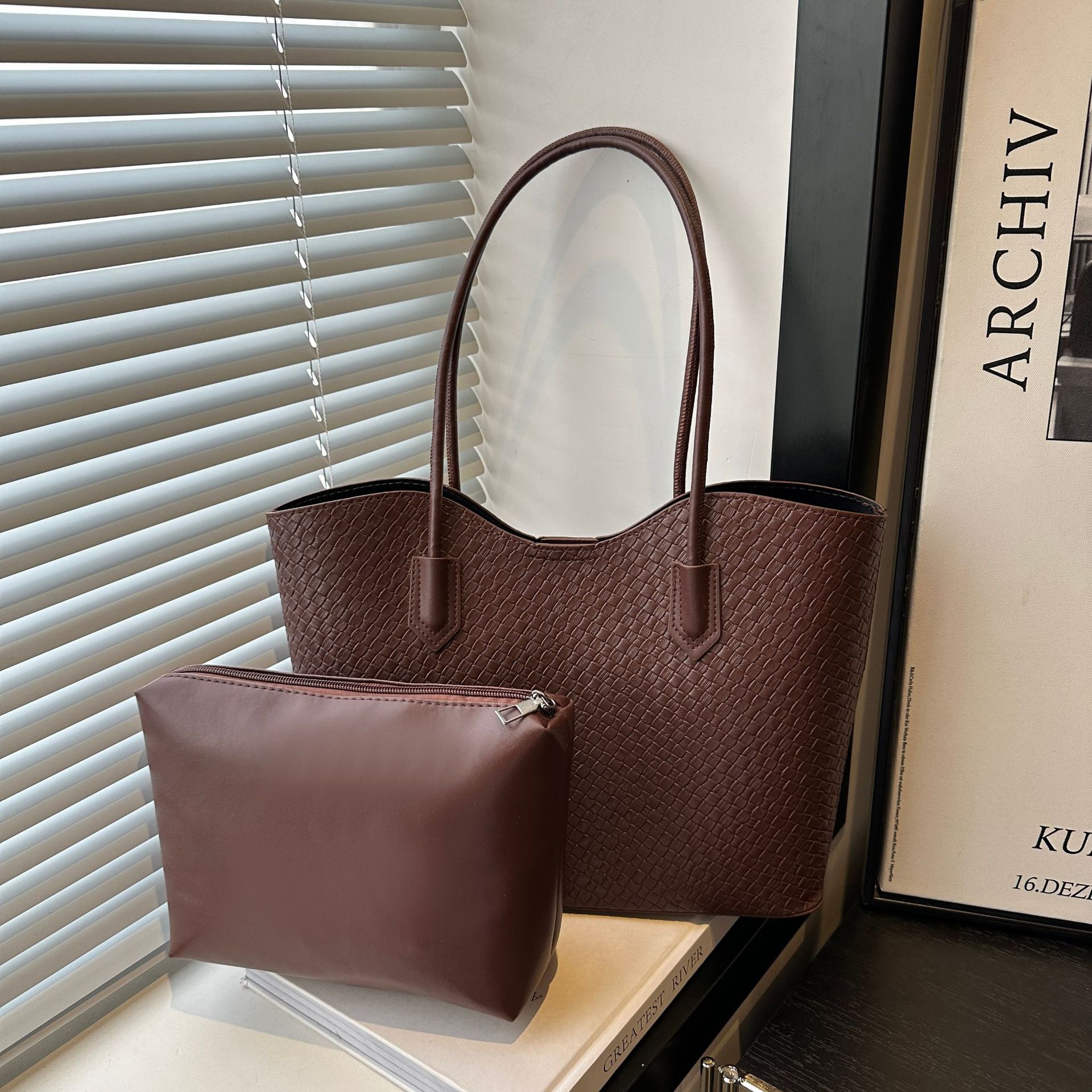 Portable woven tote bag women s new large-capacity commuting versatile shoulder bag niche fashion mother and child armpit bag
Portable woven tote bag women s new large-capacity commuting versatile shoulder bag niche fashion mother and child armpit bag