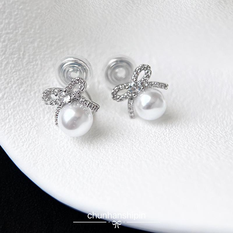 Temperament suitable for spring, butterfly pearl stud earrings, high-end sense, no earrings, light luxury, niche mosquito coil disc ear clips.
Temperament suitable for spring, butterfly pearl stud earrings, high-end sense, no earrings, light luxury, niche mosquito coil disc ear clips.