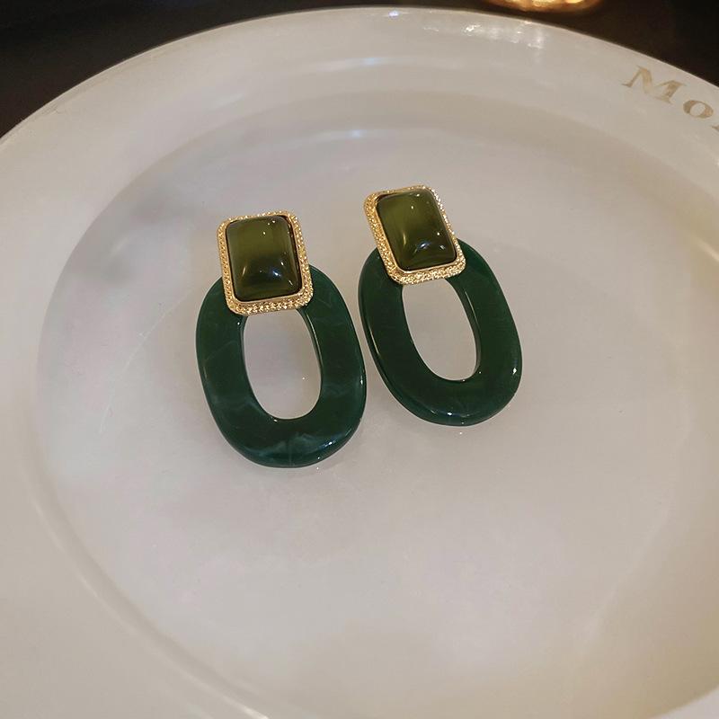 Retro Love Earrings Hong Kong Style High-end Sense Versatile Stud Earrings Niche Earrings
Retro Love Earrings Hong Kong Style High-end Sense Versatile Stud Earrings Niche Earrings