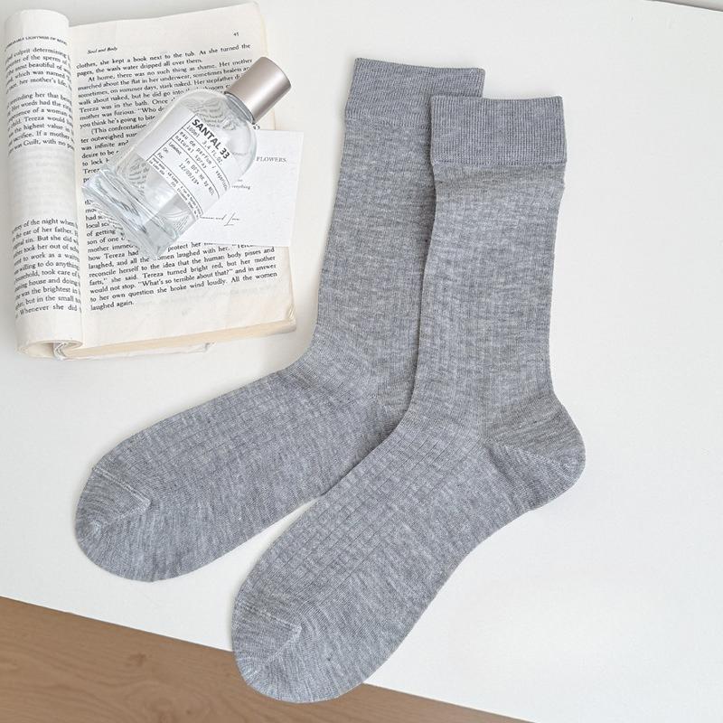 Spring and Summer Lightweight Cream-colored Calf-length Stockings with Vertical Stripes, Sweet JK Style, White Long Stockings, Gray Pile Stockings 1 pair темно-сірий
Spring and Summer Lightweight Cream-colored Calf-length Stockings with Vertical Stripes, Sweet JK Style, White Long Stockings, Gray Pile Stockings 1 pair темно-сірий