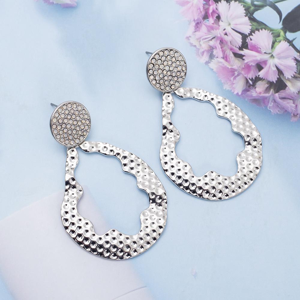 Minimalist Women s Geometric Teardrop Earrings with Irregular Hollow Design and Zinc Alloy Diamond Inlays серебряный
Minimalist Women s Geometric Teardrop Earrings with Irregular Hollow Design and Zinc Alloy Diamond Inlays серебряный