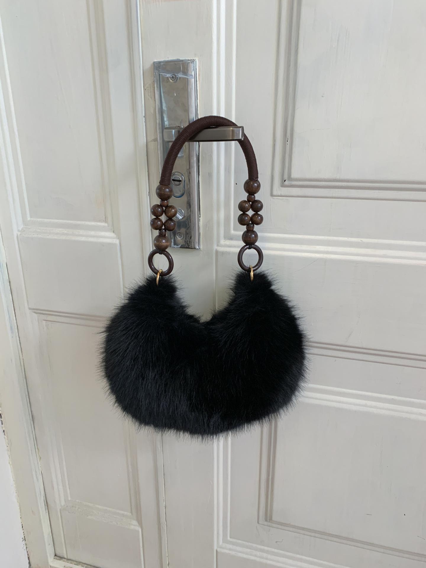 Mao Mao underarm bag women s 2025 autumn new new Chinese girl small fresh shoulder bag high value handbag чёрный
Mao Mao underarm bag women s 2025 autumn new new Chinese girl small fresh shoulder bag high value handbag чёрный