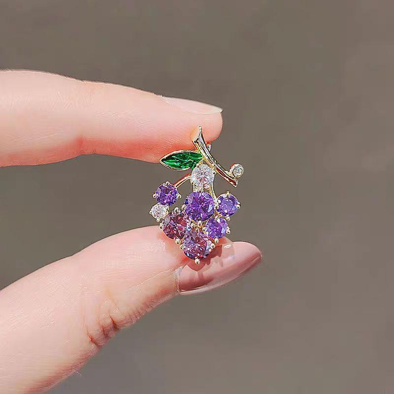 Japanese cute little grape corsage high-end sense niche light luxury pin women s collar pin cardigan fixed clothes with accessories
Japanese cute little grape corsage high-end sense niche light luxury pin women s collar pin cardigan fixed clothes with accessories