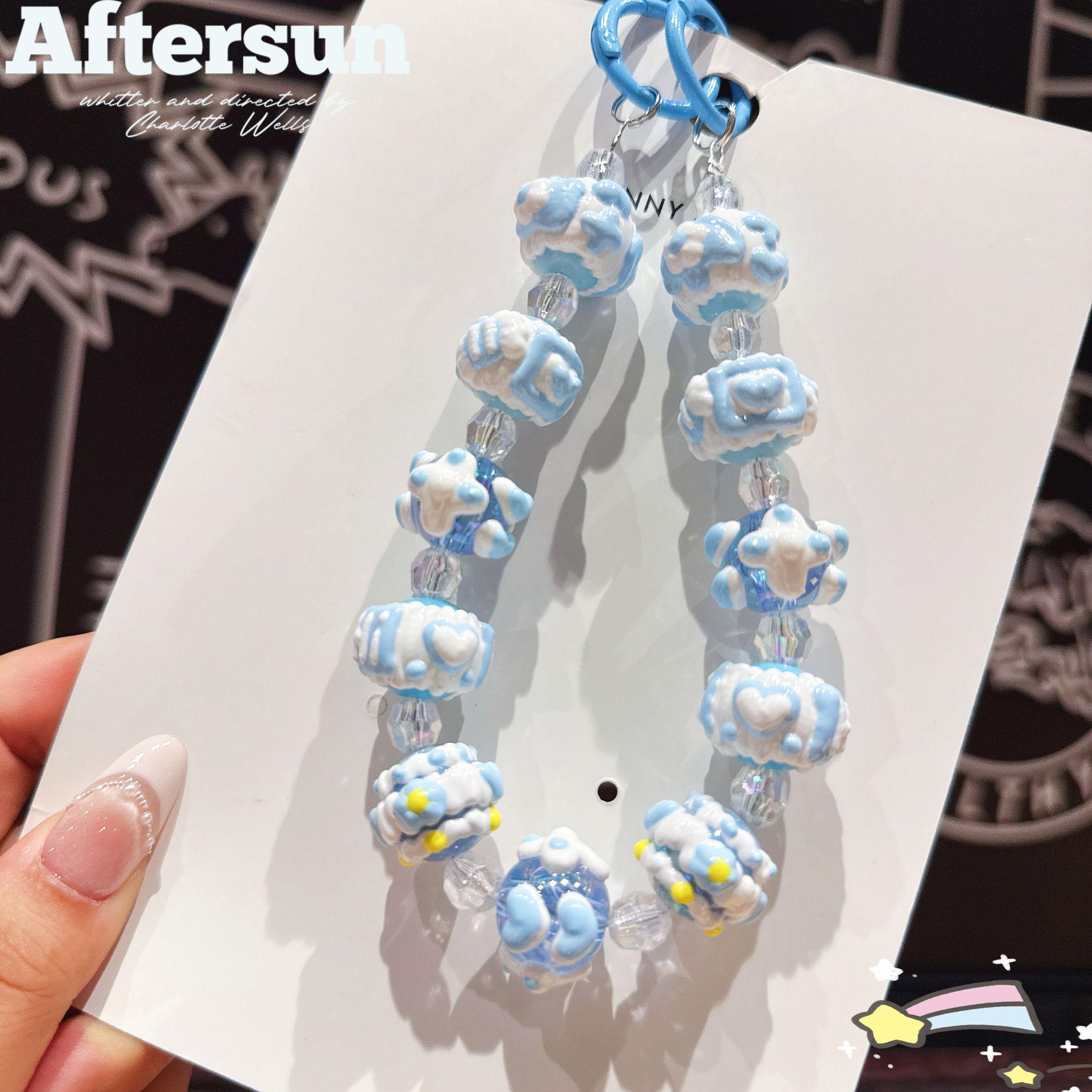 Расписанный вручную бисерный шнурок для телефона и брелок-шарм
Расписанный вручную бисерный шнурок для телефона и брелок-шарм