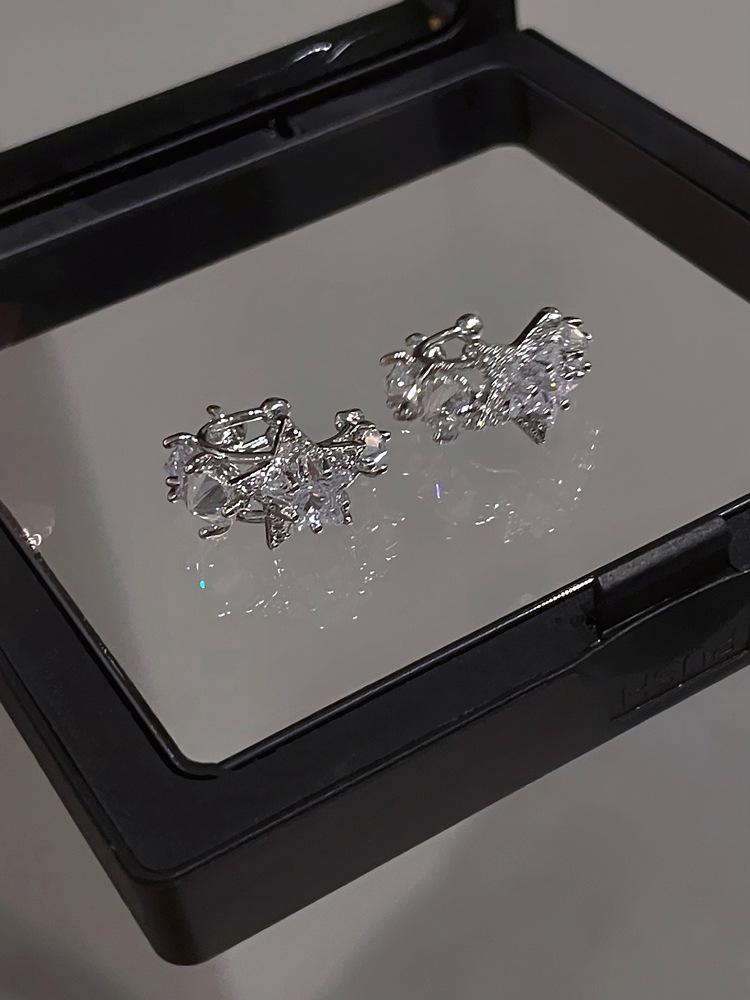 Циркониевая Звезда Кафф для Ушей для Женщин - Трендовое, Универсальное, Не требующее Прокола Украшение
Циркониевая Звезда Кафф для Ушей для Женщин - Трендовое, Универсальное, Не требующее Прокола Украшение